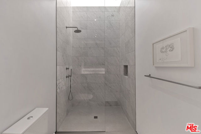 6728 Wildlife Road, Malibu CA: https://media.crmls.org/mediaz/1db74323-be80-4b67-a2d0-1a6371dfa056.jpg