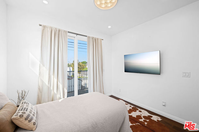 10623 W Olympic Boulevard, Los Angeles CA: https://media.crmls.org/mediaz/1db7c03a-316a-4d1e-acda-8ffbaa2e9f53.jpg