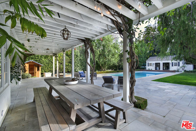 4444 Libbit Avenue, Encino CA: https://media.crmls.org/mediaz/1db813a5-2205-4b85-bec2-7952586006cc.jpg