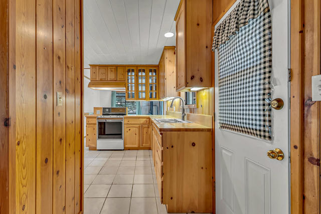 52551 Pine Ridge Road, Idyllwild CA: https://media.crmls.org/mediaz/1db9333a-f230-4a99-89d3-04bfd91cd7c3.jpg