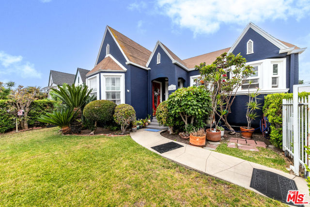 1841 Clyde Avenue, Los Angeles CA: https://media.crmls.org/mediaz/1db95641-7bc2-4eda-82e1-917677a56f09.jpg