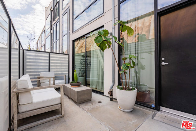 700 Main Street, Venice, California 90291, 3 Bedrooms Bedrooms, ,2 BathroomsBathrooms,Condominium,For Sale,Main,24427733