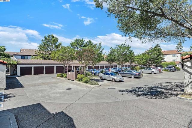 21239 Gary Dr, Hayward CA: https://media.crmls.org/mediaz/1dba3bfd-66c2-42de-96d9-214a295a6a81.jpg