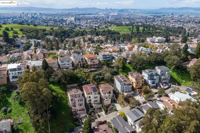 205 Sheridan RD, Oakland CA: https://media.crmls.org/mediaz/1dba79de-8708-44e1-a3ef-e79304d4cb06.jpg