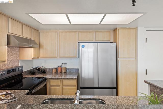 545 Pierce St, Albany CA: https://media.crmls.org/mediaz/1dbb3c83-83ae-4f48-8124-09ecb9839fa1.jpg