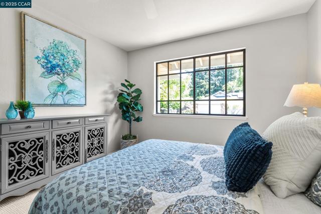 109 Bria Ct, Walnut Creek CA: https://media.crmls.org/mediaz/1dbb59b2-570a-4baf-b6ca-de138f1399f5.jpg