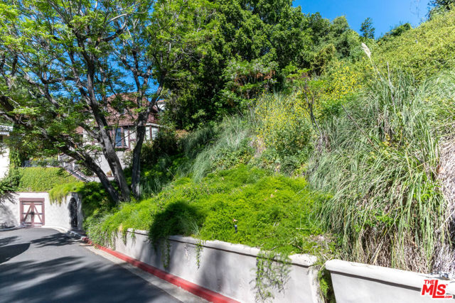769 Bonita Drive, South Pasadena CA: https://media.crmls.org/mediaz/1dbba50c-6b9d-47da-b888-873b52a124d8.jpg