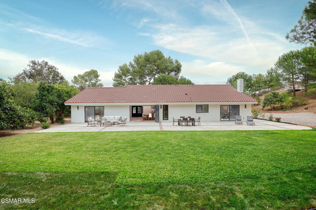 674 Lautrec Court, Thousand Oaks CA: https://media.crmls.org/mediaz/1dbbfc03-2308-41bf-b89a-e09edbfc06f2.jpg