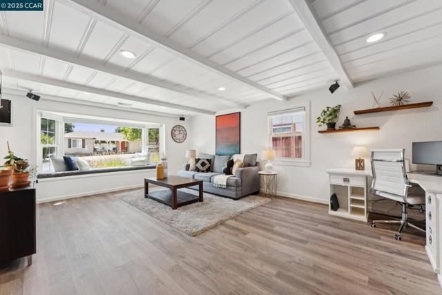 347 Valley View Rd, Pleasant Hill CA: https://media.crmls.org/mediaz/1dbc2134-8657-4fe3-a1e6-ca45d1f8bb01.jpg