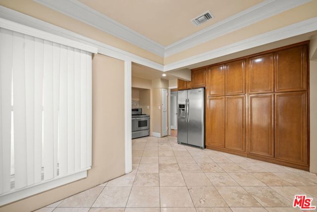 519 W Elm Avenue, Inglewood CA: https://media.crmls.org/mediaz/1dbc4c47-c523-4f09-935d-cd09df92f86a.jpg