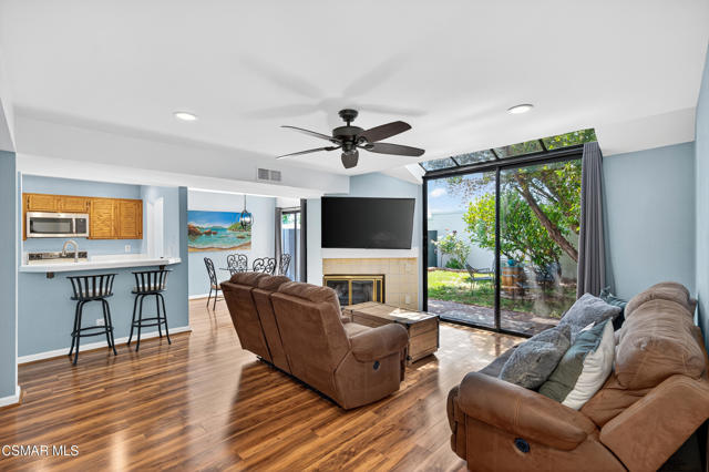 1182 Tivoli Lane, Simi Valley CA: https://media.crmls.org/mediaz/1dbc5b6d-a635-4e84-b1f1-447a1f98d55c.jpg