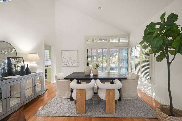 112 Kingswood Cir, Danville CA: https://media.crmls.org/mediaz/1dbc7e86-3c8a-4849-996c-a4517975d249.jpg