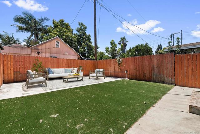 2418 W Lincoln St, Long Beach CA: https://media.crmls.org/mediaz/1dbc9ddb-400d-4075-8bef-e56f0e7c4dfe.jpg