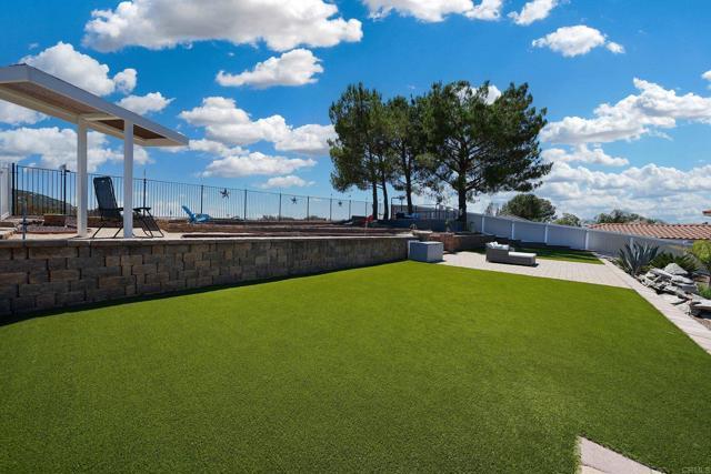 23767 Moonglow Ct, Ramona CA: https://media.crmls.org/mediaz/1dbcd69b-9551-4518-9adf-61ea87965f15.jpg