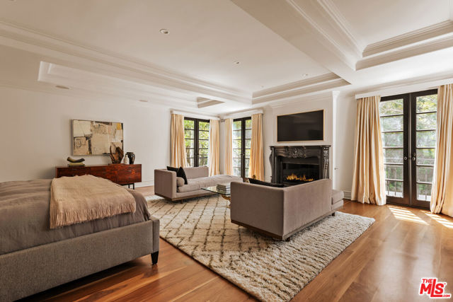 3901 Longridge Avenue, Sherman Oaks CA: https://media.crmls.org/mediaz/1dbe00b8-e91f-4e07-9ee0-61c6b00418e5.jpg