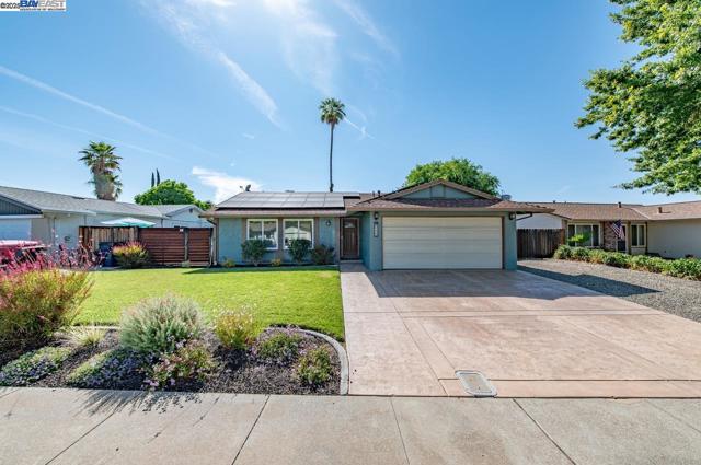 648 Buckeye Dr, Livermore CA: https://media.crmls.org/mediaz/1dbe2285-c9fc-4d38-af4a-248a1f26e24d.jpg