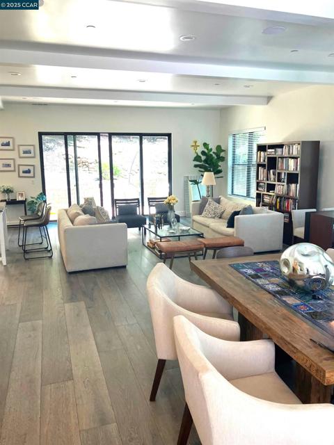 6 Linda Vista, Orinda CA: https://media.crmls.org/mediaz/1dbe9ba3-a4db-42b2-a901-82523dbf5cde.jpg