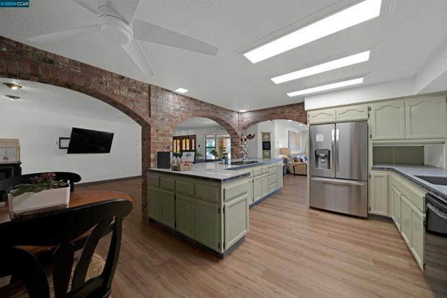 Image 9 of 60 For 1324 Alves Dr