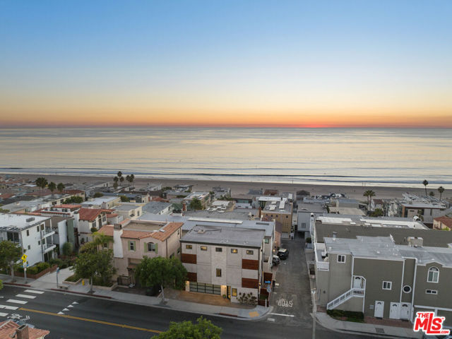 232 30th Place, Manhattan Beach, California 90266, 4 Bedrooms Bedrooms, ,3 BathroomsBathrooms,Residential,Sold,30th,23328587