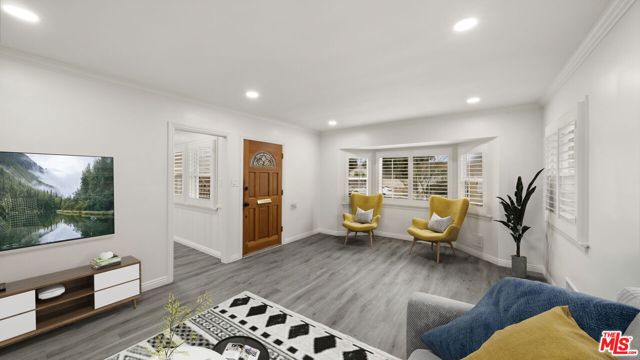 6311 La Tijera Boulevard, Los Angeles CA: https://media.crmls.org/mediaz/1dbf2c6e-61f9-4c6f-8f8b-a212ca6b627e.jpg