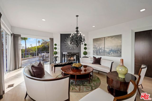 28177 Rey De Copas Lane, Malibu CA: https://media.crmls.org/mediaz/1dbfa5c5-5aa6-41da-941e-fc972fc609c4.jpg