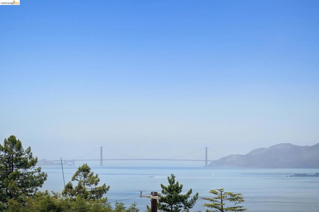 https://media.crmls.org/mediaz/1dc00ab0-3399-4c98-bfab-d5ffd96c5a15.jpg?preset=X-Large