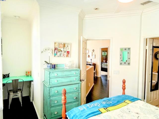 24350 Lorenzo Ln,  CA: https://media.crmls.org/mediaz/1dc109ef-32ac-45ae-8a47-afc1d3a96972.jpg