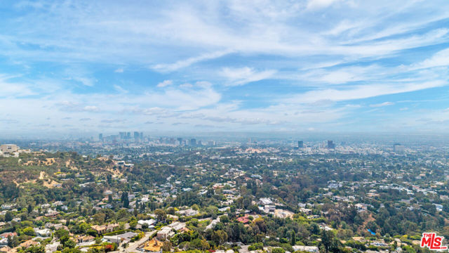 966 Bluegrass Lane, Los Angeles CA: https://media.crmls.org/mediaz/1dc10f69-0a68-4608-b960-ff4944eecd71.jpg
