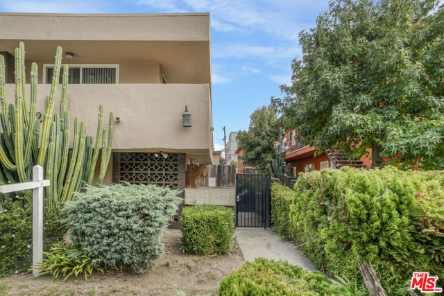 3662 Keystone Avenue, Los Angeles CA: https://media.crmls.org/mediaz/1dc1234b-1597-4ffd-8136-3d7ae618d64b.jpg