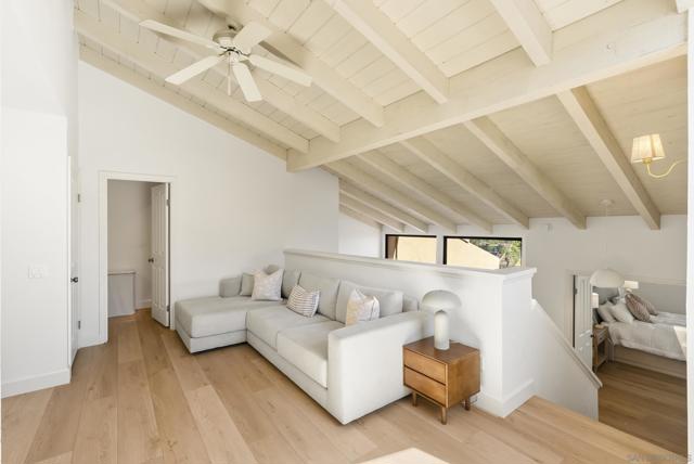 6489 Caminito Catalan, La Jolla CA: https://media.crmls.org/mediaz/1dc1789d-c7aa-4411-8b10-870580a33756.jpg