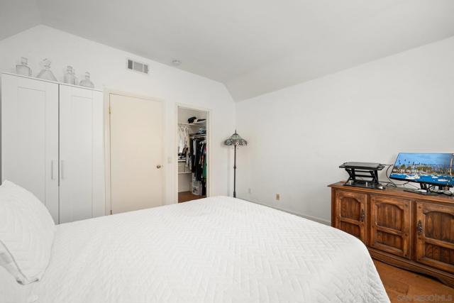 2150 Camino De La Reina, San Diego CA: https://media.crmls.org/mediaz/1dc18009-2ddc-4513-abaa-d34b3d11941e.jpg
