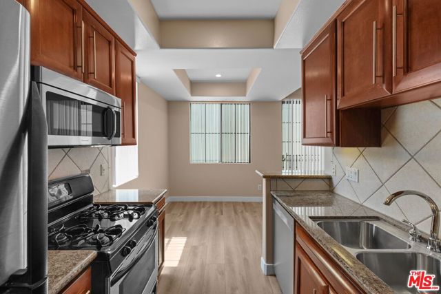 10275 Missouri Avenue, Los Angeles CA: https://media.crmls.org/mediaz/1dc1a3ea-5ef0-4bdb-a5e9-4b3cd3eef08c.jpg