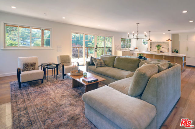 2310 Laguna Circle Drive, Agoura Hills CA: https://media.crmls.org/mediaz/1dc23476-491d-4fad-b8a8-f674730b6177.jpg