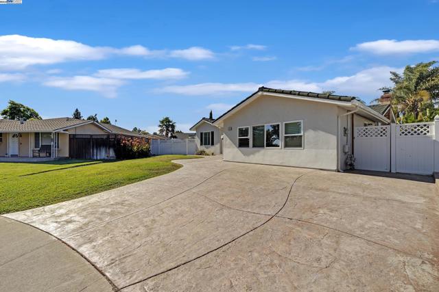 4955 Swindon Pl, Newark CA: https://media.crmls.org/mediaz/1dc26402-6336-45d5-a621-af6477de7f1e.jpg