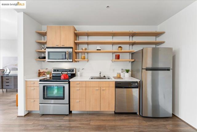 1201 Pine St, Oakland CA: https://media.crmls.org/mediaz/1dc29663-ae8e-4f53-aad7-3f813a0b55dd.jpg