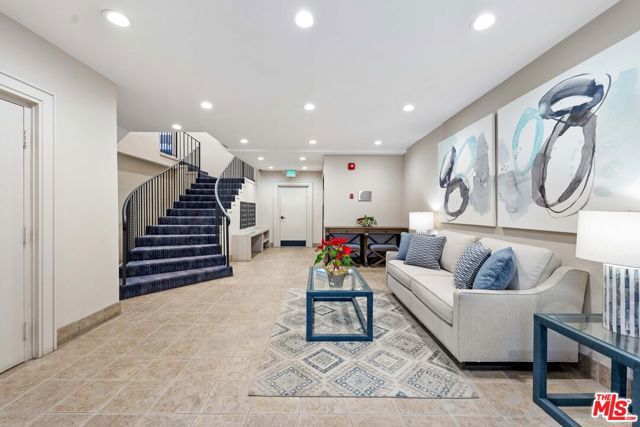 222 7th Street, Santa Monica CA: https://media.crmls.org/mediaz/1dc2acab-91f1-4789-a426-394fcc1a6c6d.jpg