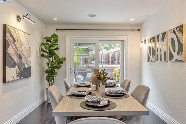 19052 Mount Lassen Drive, Castro Valley CA: https://media.crmls.org/mediaz/1dc2c923-d483-4de6-b6bc-96537218a880.jpg