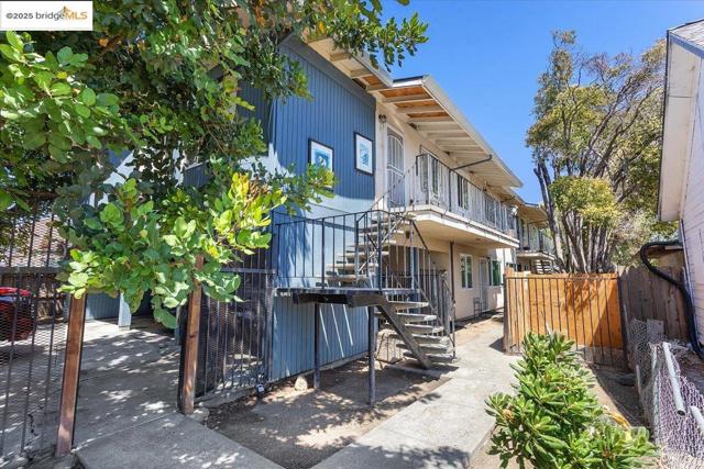 812 Delaware St, Fairfield CA: https://media.crmls.org/mediaz/1dc2c9ee-b143-44c4-83e2-1592d2f0b839.jpg
