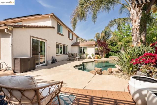 719 Monte Verde Ln, Brentwood CA: https://media.crmls.org/mediaz/1dc2da47-3e79-4ae8-8cfa-00a82d0a35e4.jpg