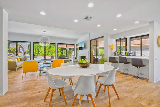 12 Sussex Court, Rancho Mirage CA: https://media.crmls.org/mediaz/1dc3779d-ebd7-4da3-80a5-7361209266dd.jpg