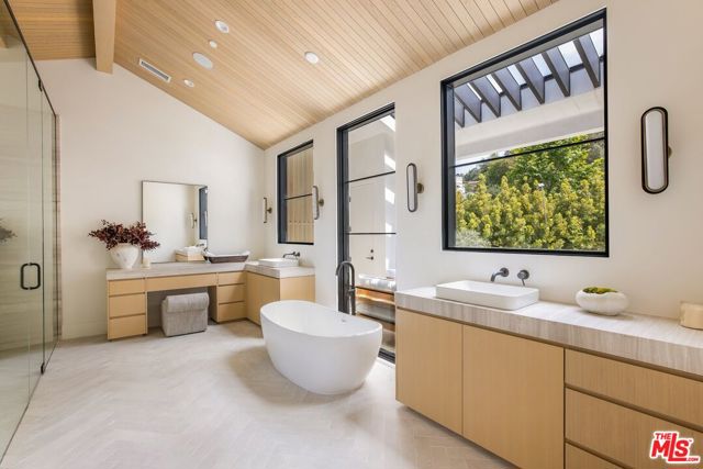 1749 Mandeville Lane, Los Angeles CA: https://media.crmls.org/mediaz/1dc3b05b-58fd-4ef5-a64c-2f6141b67c84.jpg