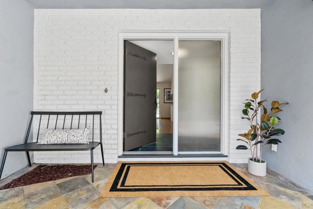 2050 Wooded Glen Drive, Los Altos CA: https://media.crmls.org/mediaz/1dc49427-ba40-4d5b-a6f8-7f03a5198112.jpg