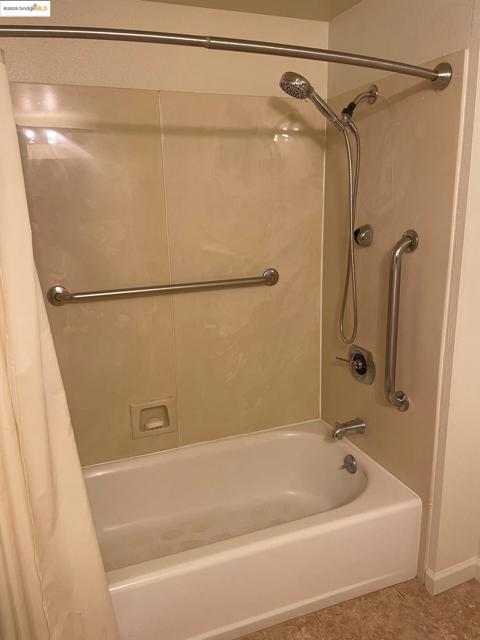 989 Webster Street, Oakland CA: https://media.crmls.org/mediaz/1dc4b3b3-0fb0-4708-805e-032bfd5b00c1.jpg