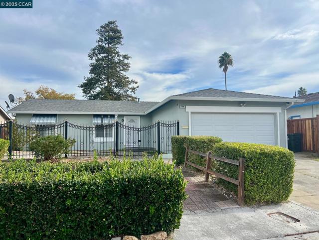 2788 Entrada Cir, Antioch CA: https://media.crmls.org/mediaz/1dc4c120-f974-4ad2-a802-fd7e3b131cf4.jpg