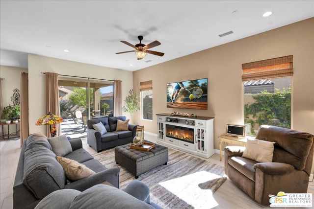 28 Chablis, Rancho Mirage CA: https://media.crmls.org/mediaz/1dc5199a-ae0d-46f9-84a3-731fd8d5068d.jpg