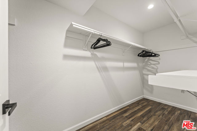11621 Sunshine Terrace, Studio City CA: https://media.crmls.org/mediaz/1dc5af06-c00c-4121-afe8-5e183396f016.jpg