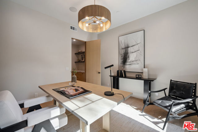 5036 Woodley Avenue, Encino CA: https://media.crmls.org/mediaz/1dc5dfc5-72a6-4f08-8ce0-6dcf87f9a6d6.jpg