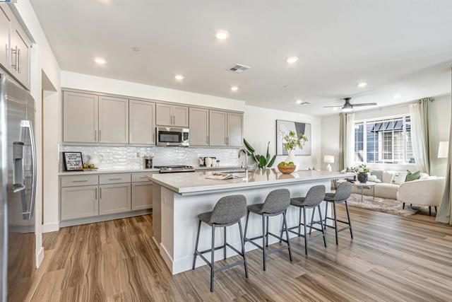 37389 Salt Grass Rd, Newark CA: https://media.crmls.org/mediaz/1dc6695f-469a-4251-b61c-b0a95ee6e624.jpg