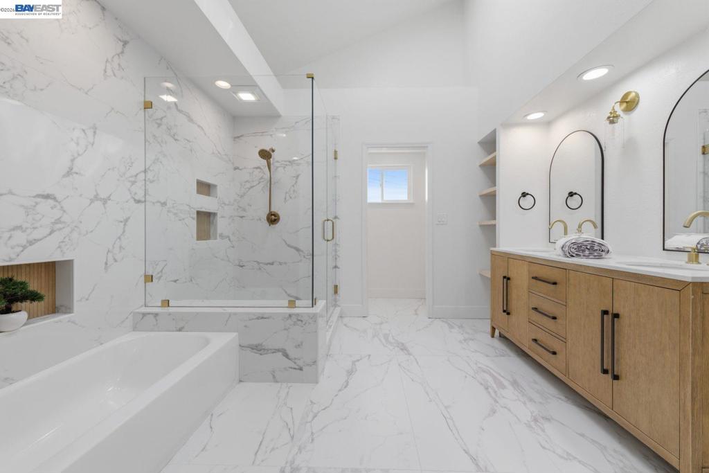 https://media.crmls.org/mediaz/1dc694cc-bf3f-4de6-b3b7-751b63ba7143.jpg?preset=X-Large