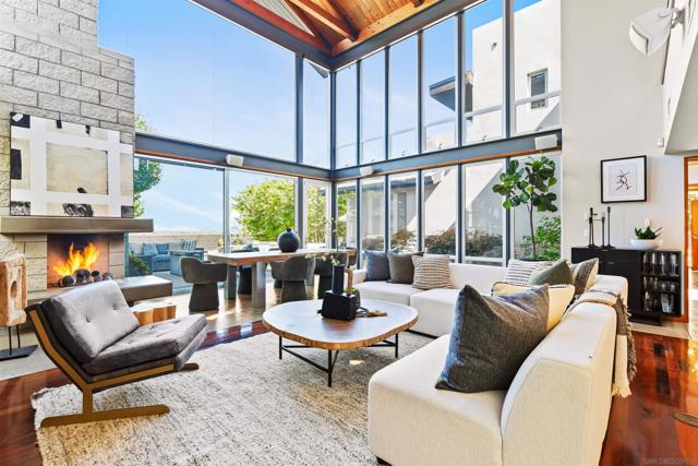 5259 Pacifica Dr, San Diego CA: https://media.crmls.org/mediaz/1dc72ed5-180e-4515-bef6-b085c273f35a.jpg